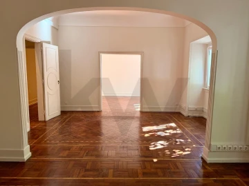 Apartamento T3 para Arrendamento em Avenidas Novas