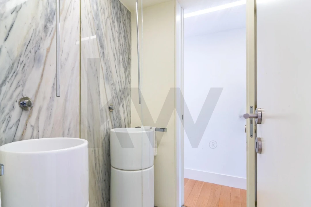 Apartamento T3 para Arrendamento em Santo António Foto 21
