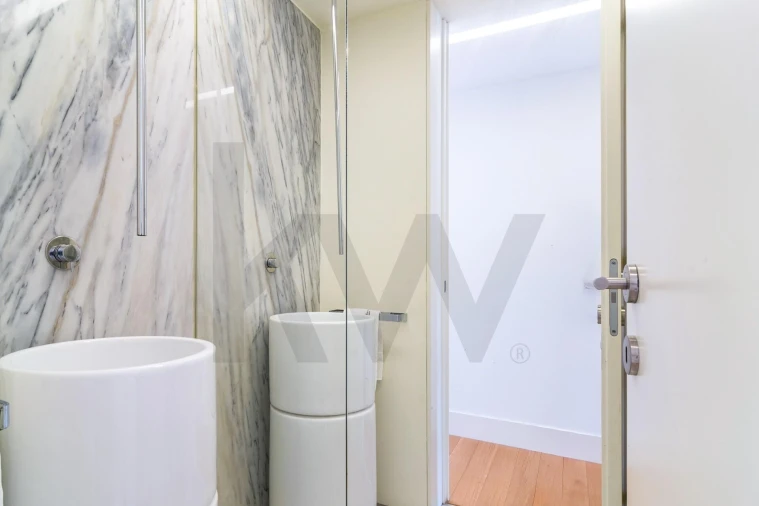 Apartamento T3 para Arrendamento em Santo António Foto 21