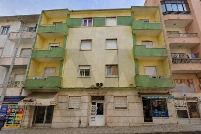 Prédio para Venda em Queluz e Belas