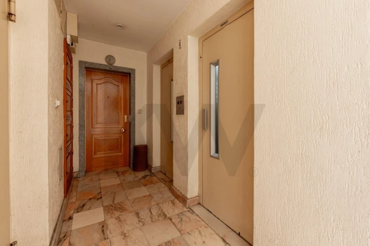 Apartamento T3 para Venda em Queluz e Belas Foto 31
