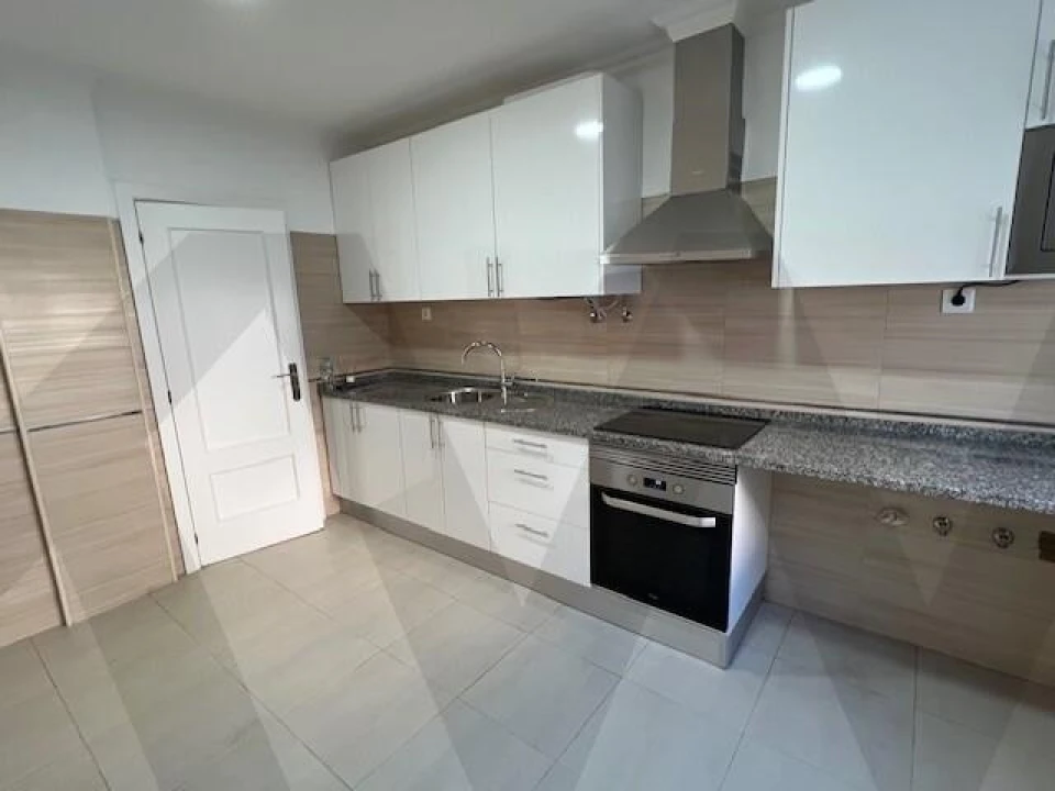 Apartamento T3 para Venda em Almada, Cova da Piedade, Pragal e Cacilhas Foto 7