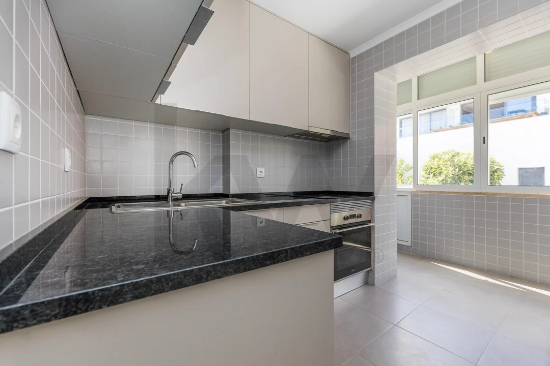 Apartamento T2 para Arrendamento em Algés, Linda-A-Velha e Cruz Quebrada-Dafundo Foto 17