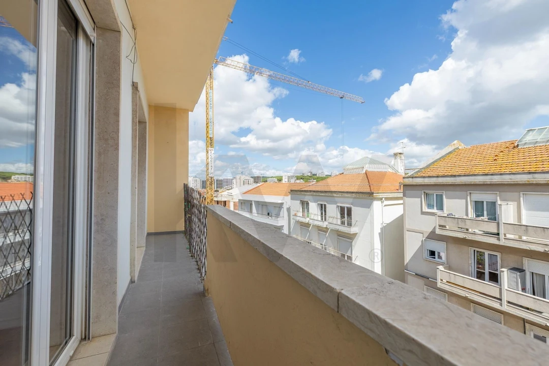 Apartamento T2 para Arrendamento em Algés, Linda-A-Velha e Cruz Quebrada-Dafundo Foto 5