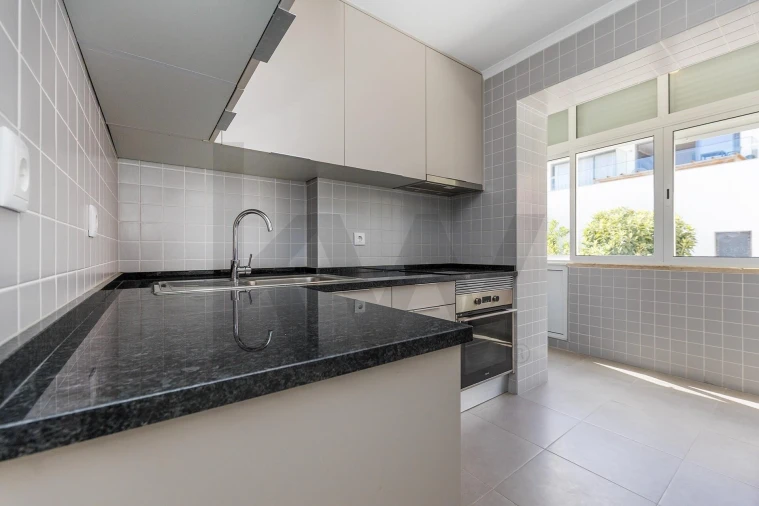 Apartamento T2 para Arrendamento em Algés, Linda-A-Velha e Cruz Quebrada-Dafundo Foto 17