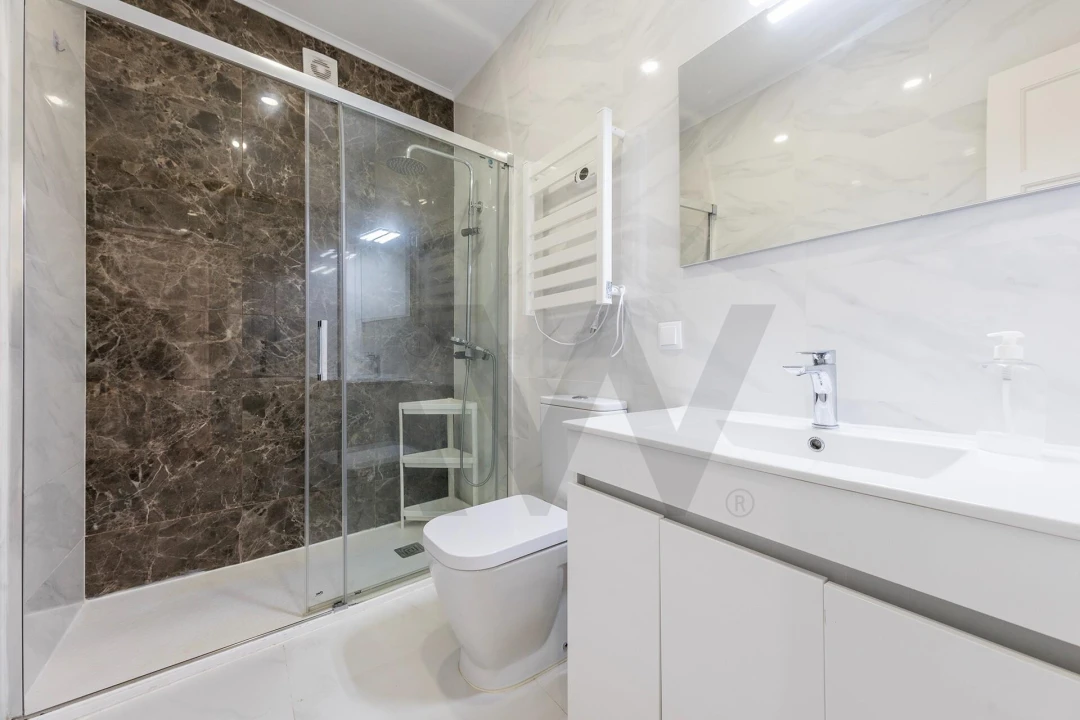 Apartamento T2 para Arrendamento em Algés, Linda-A-Velha e Cruz Quebrada-Dafundo Foto 12