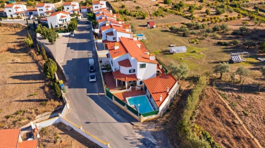 Moradia T4 para Venda em Olho Marinho Foto 34