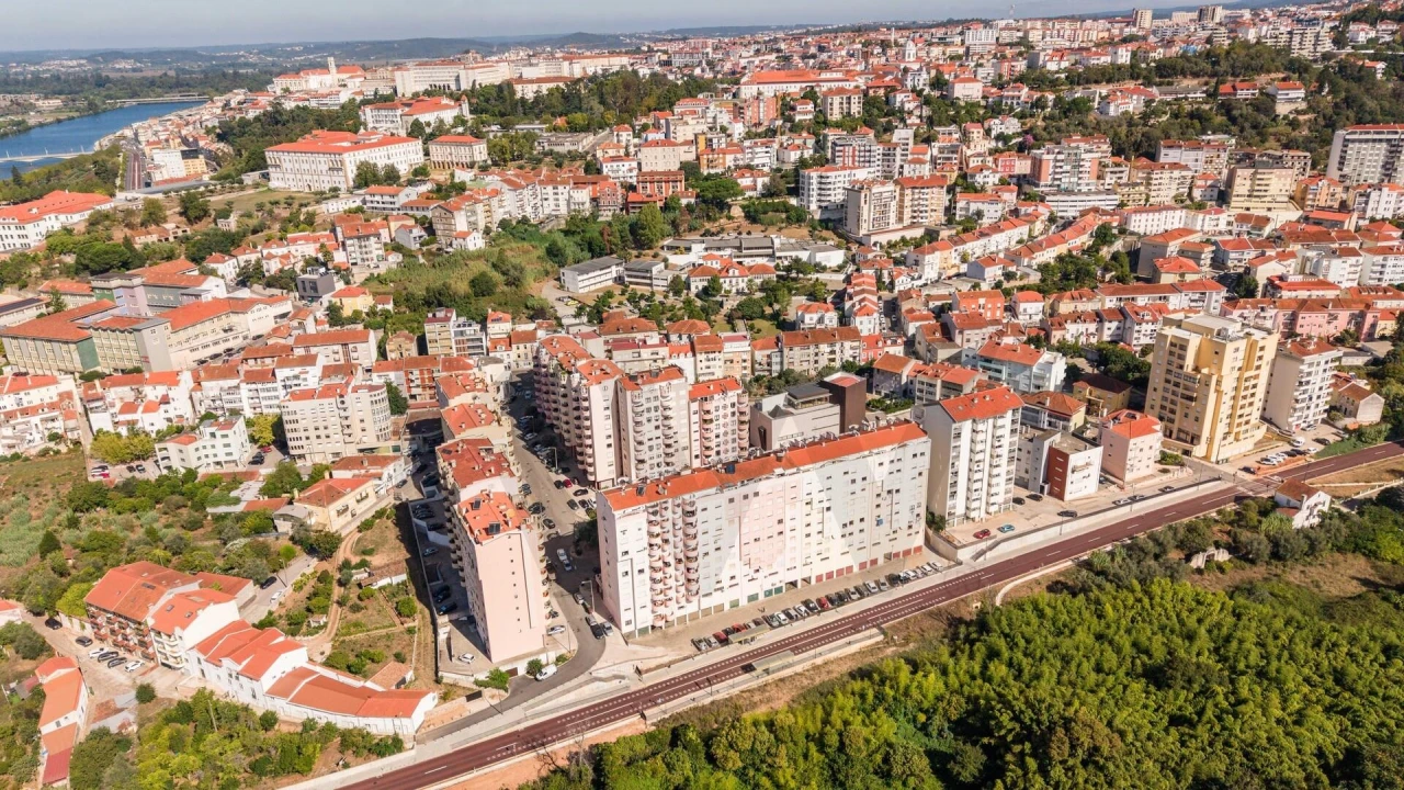 Apartamento T3 para Venda em Santo Antonio dos Olivais Foto 31