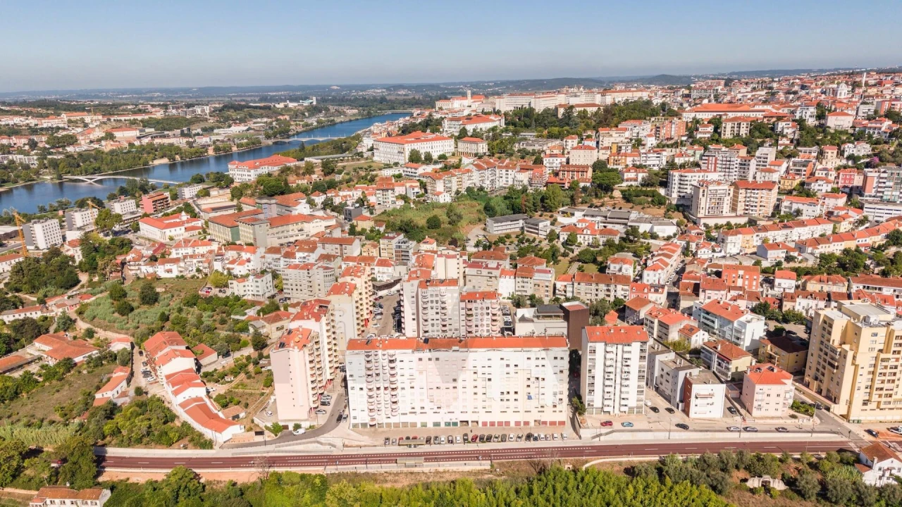 Apartamento T3 para Venda em Santo Antonio dos Olivais Foto 32