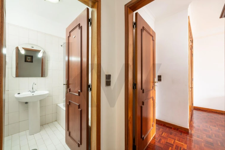 Apartamento T3 para Venda em Santo Antonio dos Olivais Foto 14