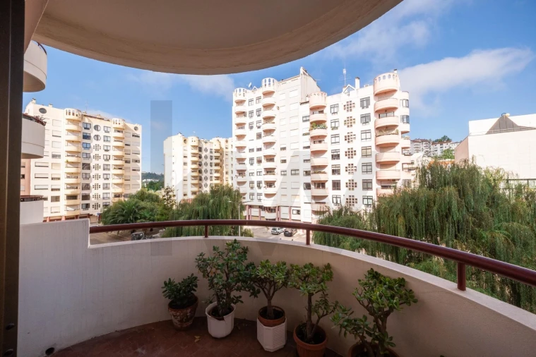 Apartamento T3 para Venda em Santo Antonio dos Olivais Foto 22