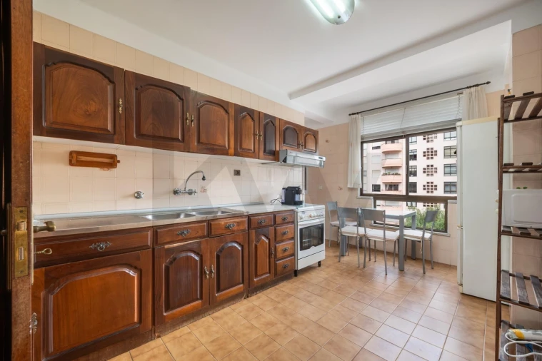 Apartamento T3 para Venda em Santo Antonio dos Olivais Foto 7