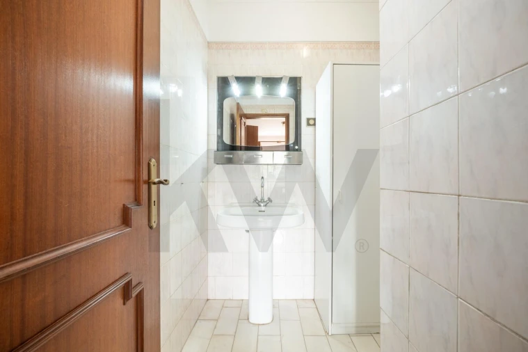 Apartamento T3 para Venda em Santo Antonio dos Olivais Foto 18