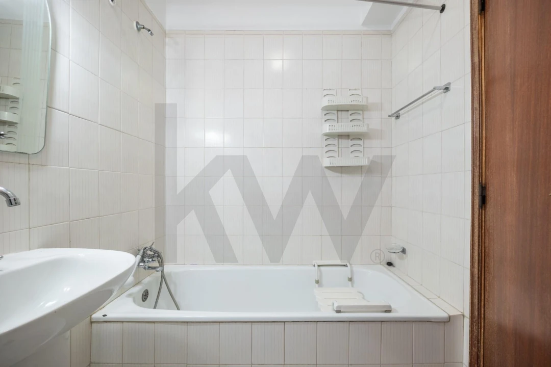 Apartamento T3 para Venda em Santo Antonio dos Olivais Foto 15
