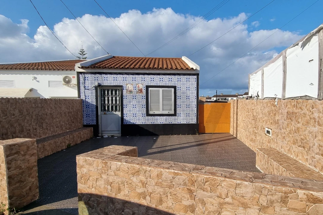 Moradia T3 para Venda em Rabo de Peixe Foto 1