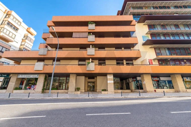 Apartamento T3 para Arrendamento em Oeiras e São Julião da Barra, Paço de Arcos e Caxias Foto 2