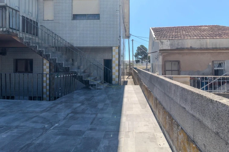 Moradia T4 para Venda em Arcozelo Foto 9