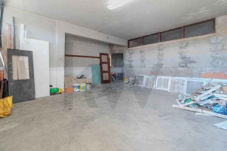 Moradia T4 para Venda em Arcozelo Foto 3