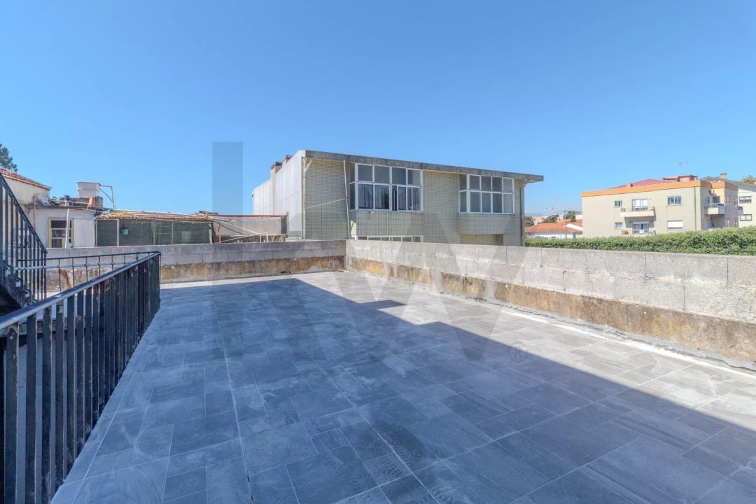 Moradia T4 para Venda em Arcozelo Foto 11