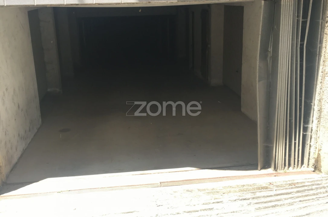 Garagem para Arrendamento em Arco de Baúlhe e Vila Nune Foto 8