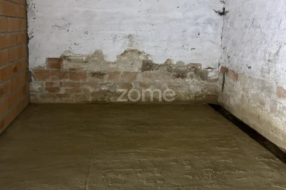 Garagem para Arrendamento em Arco de Baúlhe e Vila Nune