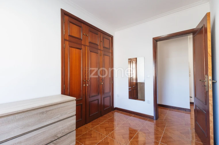 Moradia T5 para Venda em Negreiros e Chavão Foto 23