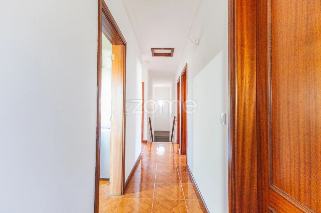 Moradia T5 para Venda em Negreiros e Chavão Foto 22