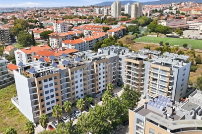 Apartamento T3 para Venda em Carcavelos e Parede