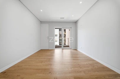 Apartamento T3 para Venda em Carcavelos e Parede