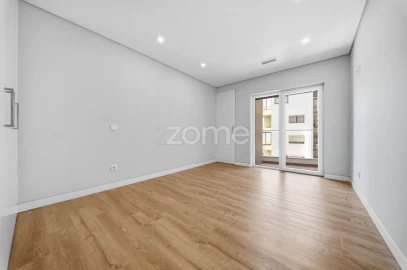 Apartamento T3 para Venda em Carcavelos e Parede