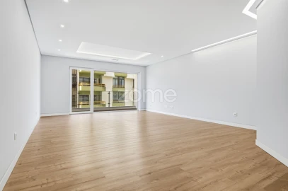 Apartamento T3 para Venda em Carcavelos e Parede