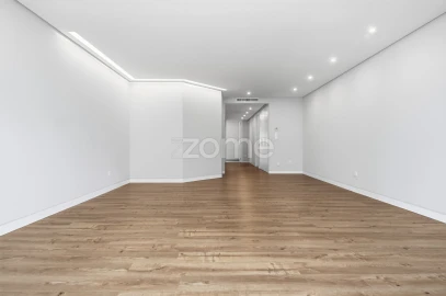 Apartamento T3 para Venda em Carcavelos e Parede