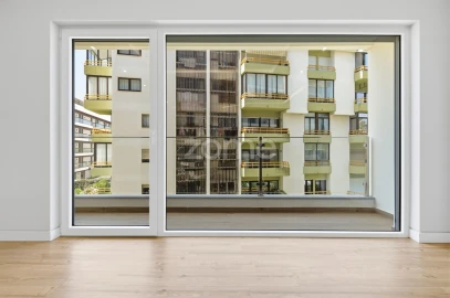 Apartamento T3 para Venda em Carcavelos e Parede