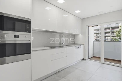 Apartamento T3 para Venda em Carcavelos e Parede