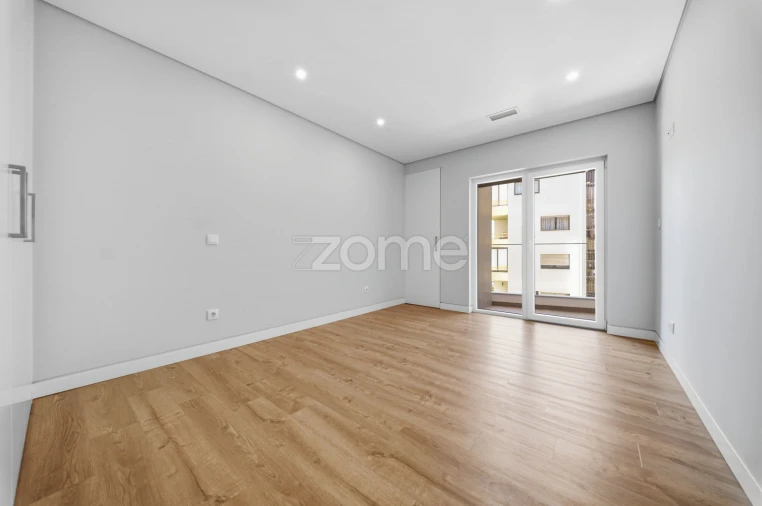 Apartamento T3 para Venda em Carcavelos e Parede Foto 39