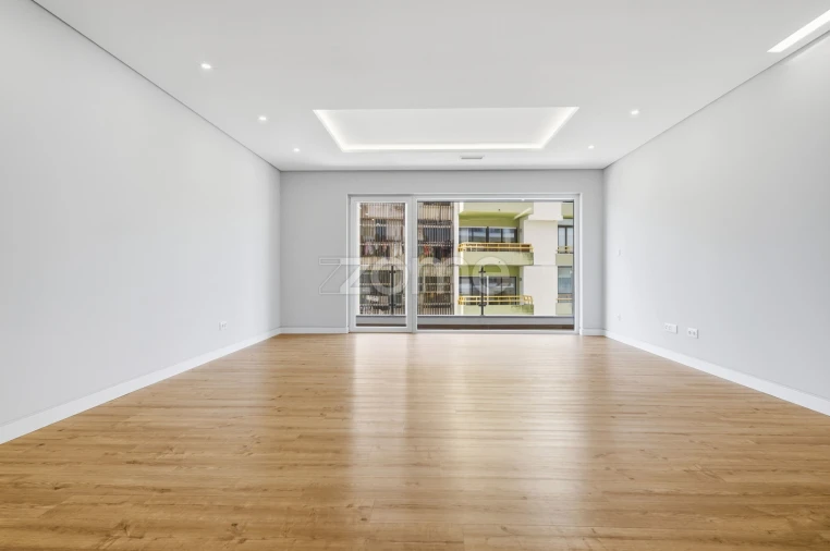 Apartamento T3 para Venda em Carcavelos e Parede Foto 9