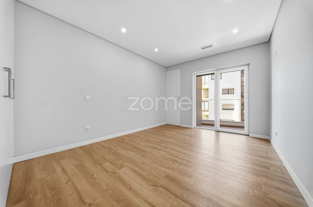 Apartamento T3 para Venda em Carcavelos e Parede Foto 39