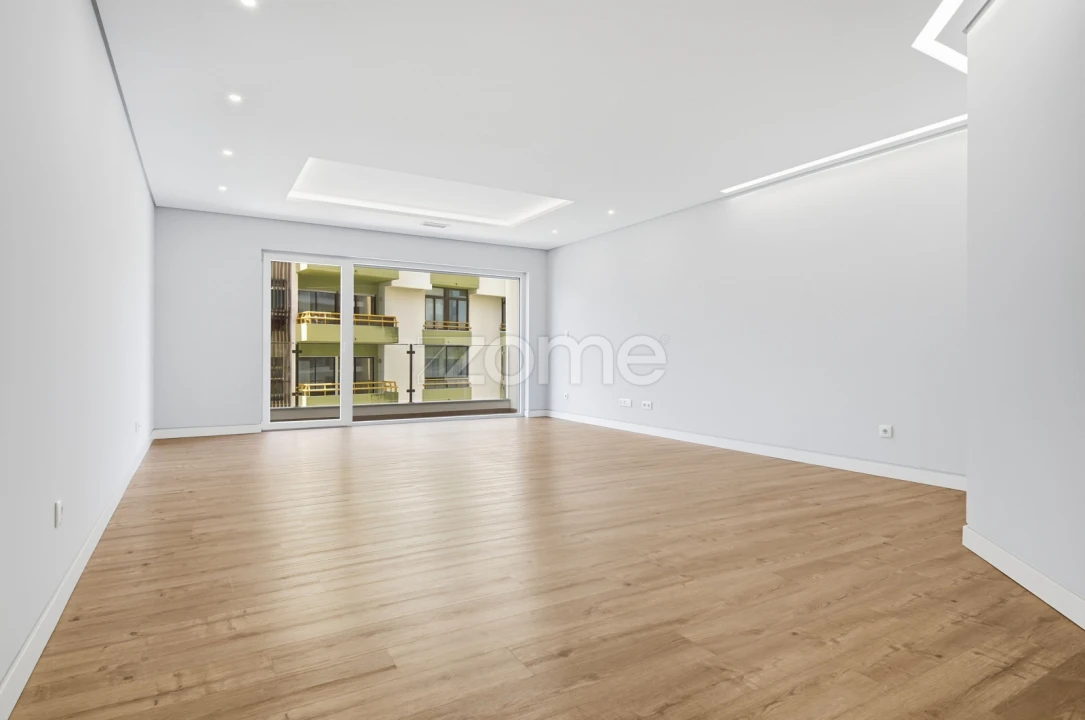 Apartamento T3 para Venda em Carcavelos e Parede Foto 1