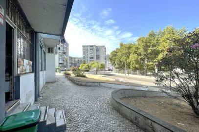 Negócio para Trespasse em Laranjeiro e Feijó