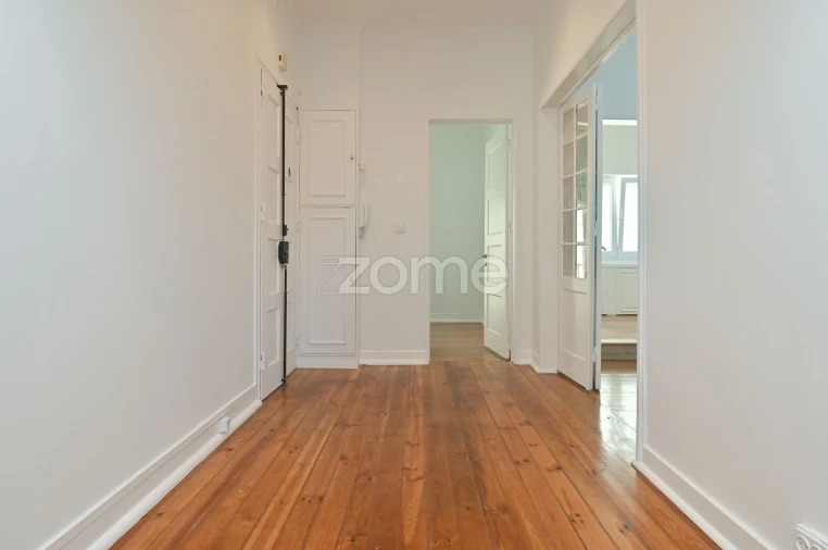 Apartamento T2 para Arrendamento em Areeiro Foto 6