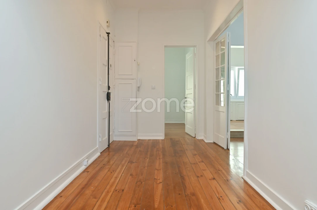 Apartamento T2 para Arrendamento em Areeiro Foto 6