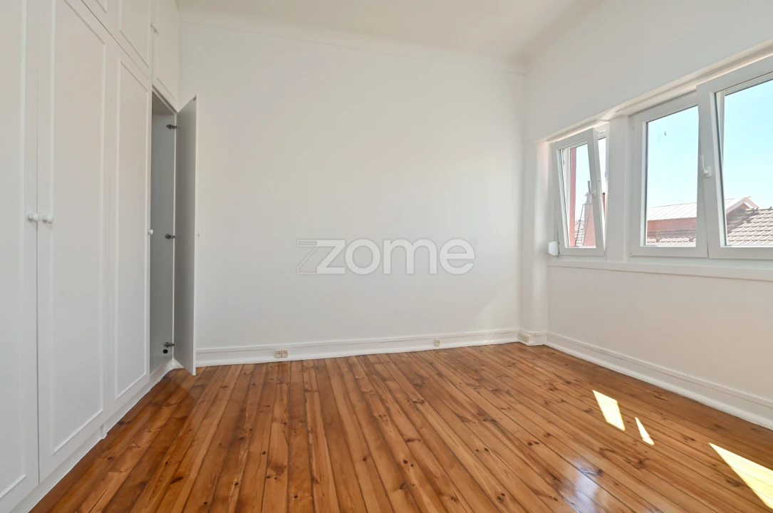 Apartamento T2 para Arrendamento em Areeiro Foto 10