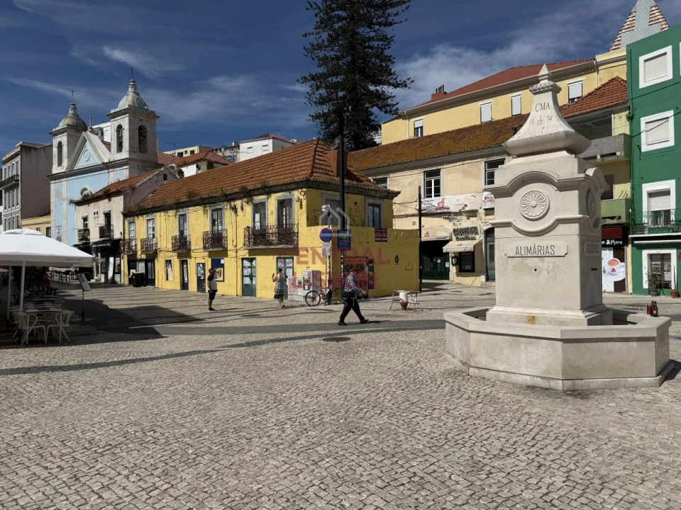 Prédio para Venda em Almada, Cova da Piedade, Pragal e Cacilhas Foto 1