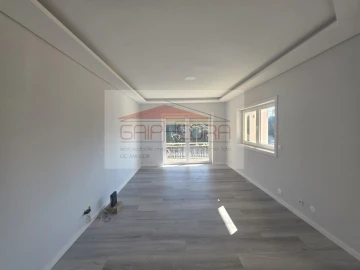 Moradia T4 para Venda em Santa Maria de Lamas