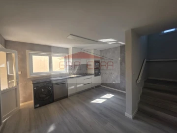 Moradia T4 para Venda em Santa Maria de Lamas