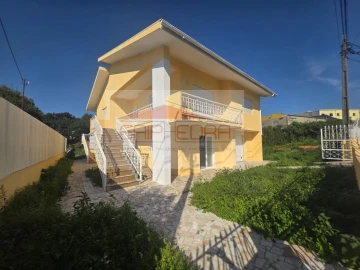 Moradia T4 para Venda em Santa Maria de Lamas