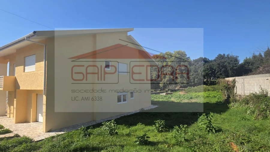 Moradia T4 para Venda em Santa Maria de Lamas