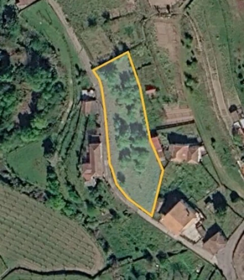 Terreno para Venda em Vila e Roussas