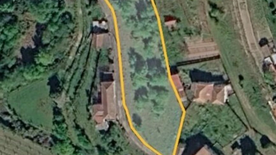 Terreno para Venda em Vila e Roussas