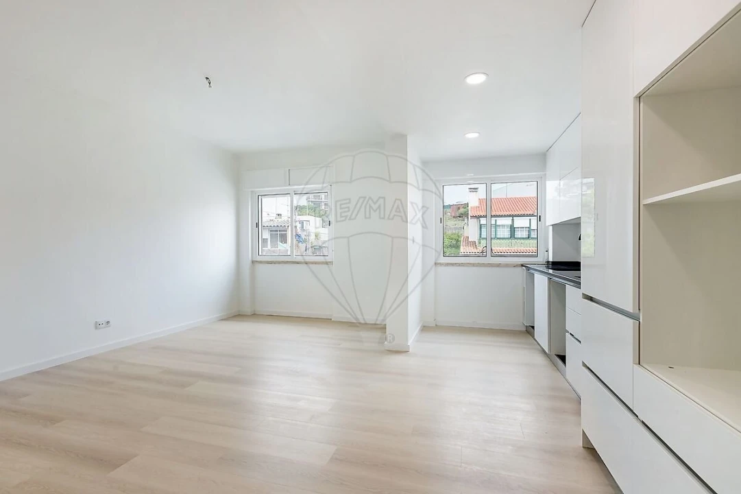 Apartamento T3 para Venda em Odivelas Foto 2